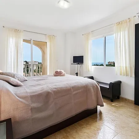 Cb Living- Spacious Sea View Duplex With Private Jacuzzi Apartment